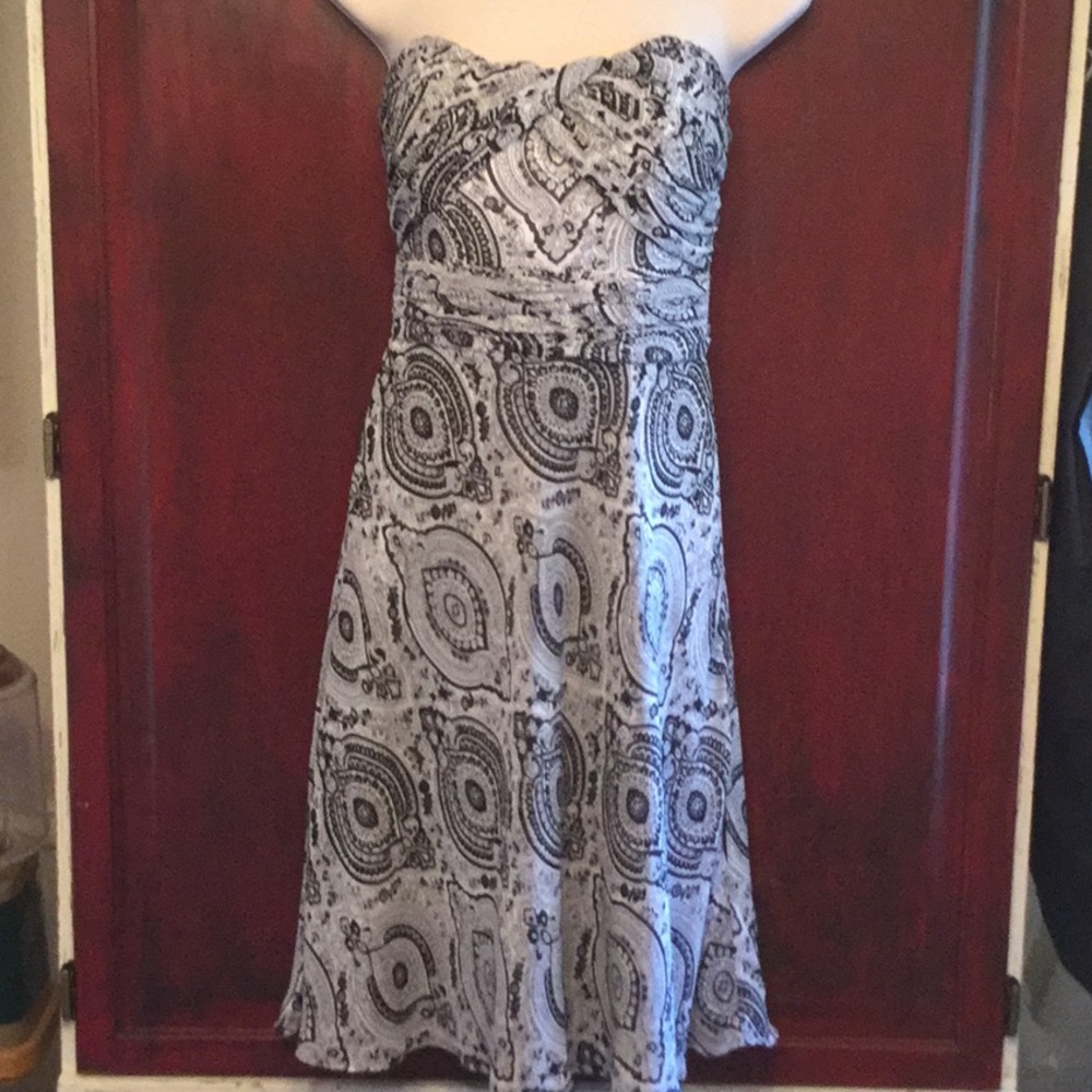 White House Black Market Size 2 Strapless Dress